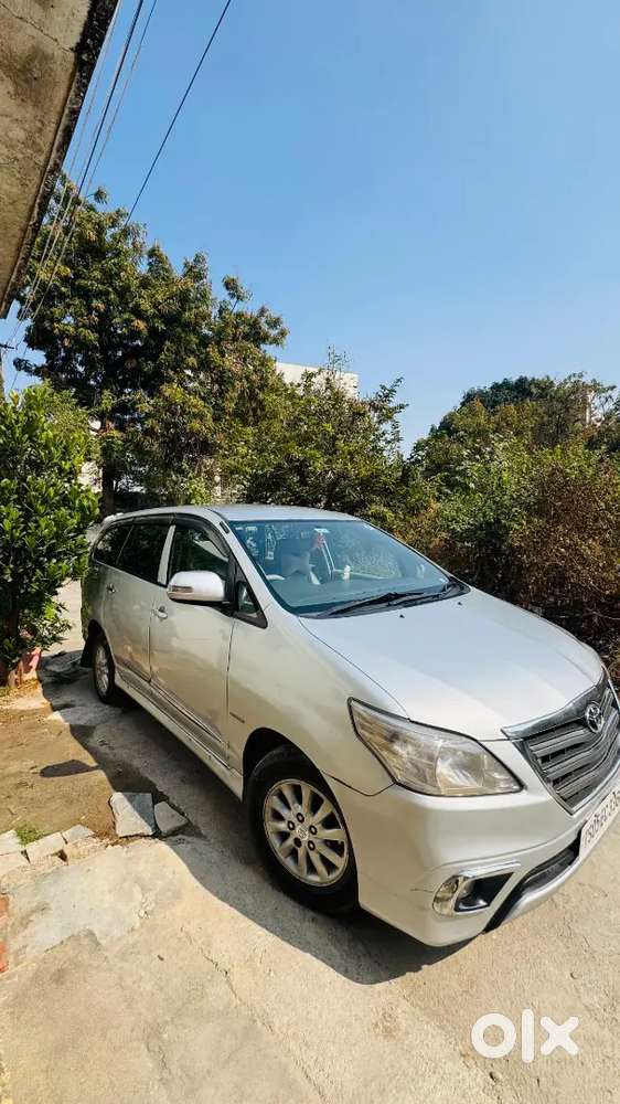 Toyota Innova 2.5 V 2014