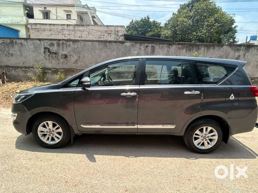 Toyota Innova Crysta 2.4 V, 2016, Diesel