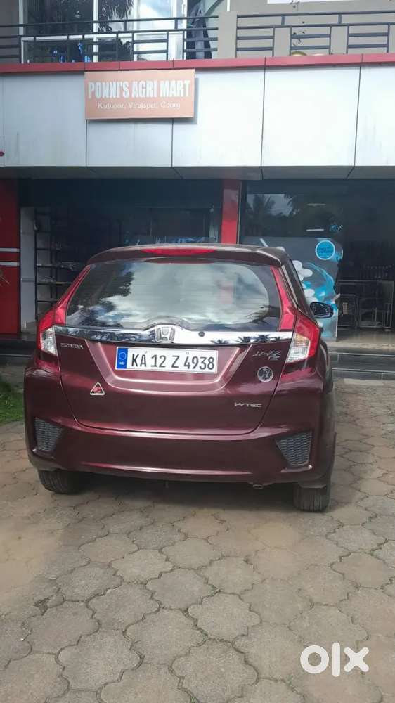 Honda Jazz 2015 Petrol 77000 Km Driven
Complete Showroom History