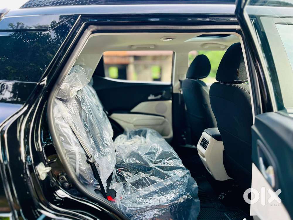 Mahindra Xuv 3xo Ax5 Pm Mt, 2026, Petrol