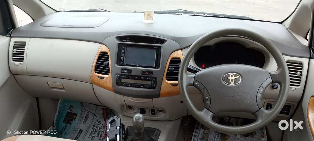Toyota Innova 2004-2011 2.5 V Diesel 7-seater, 2011