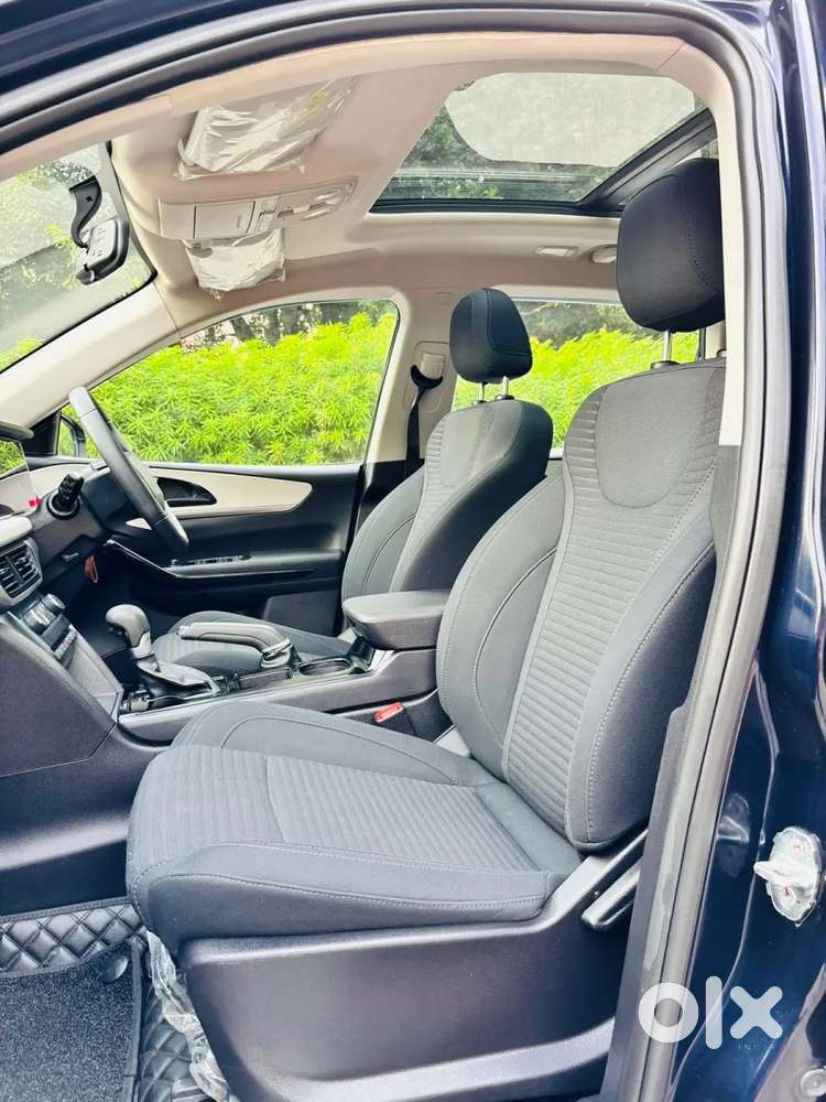 Mahindra Xuv700 2.2 Ax 5 Diesel At 7 Str, 2023, Diesel