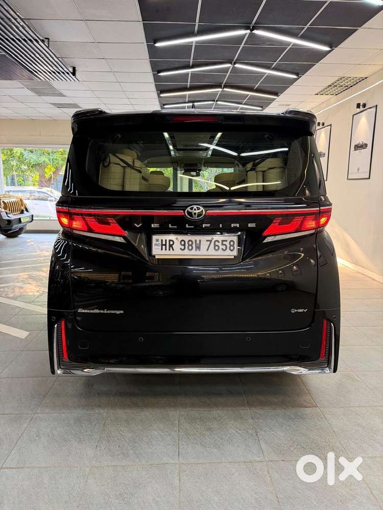Toyota Vellfire 2.5 Executive Lounge, 2025, Petrol