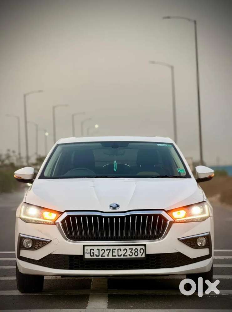 Skoda Slavia Style 1.0l Tsi At, 2023, Petrol