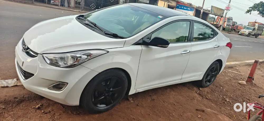 Hyundai New Elantra 2014 Diesel 110000 Km Driven
