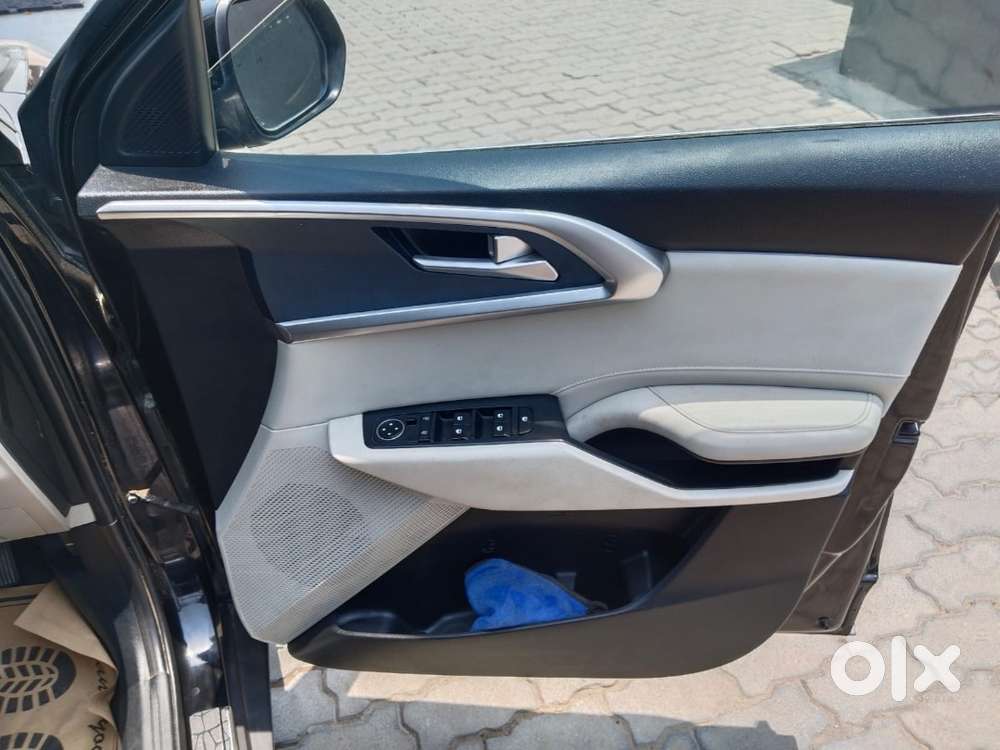 Kia Carens Gravity Edition ( Sunroof)