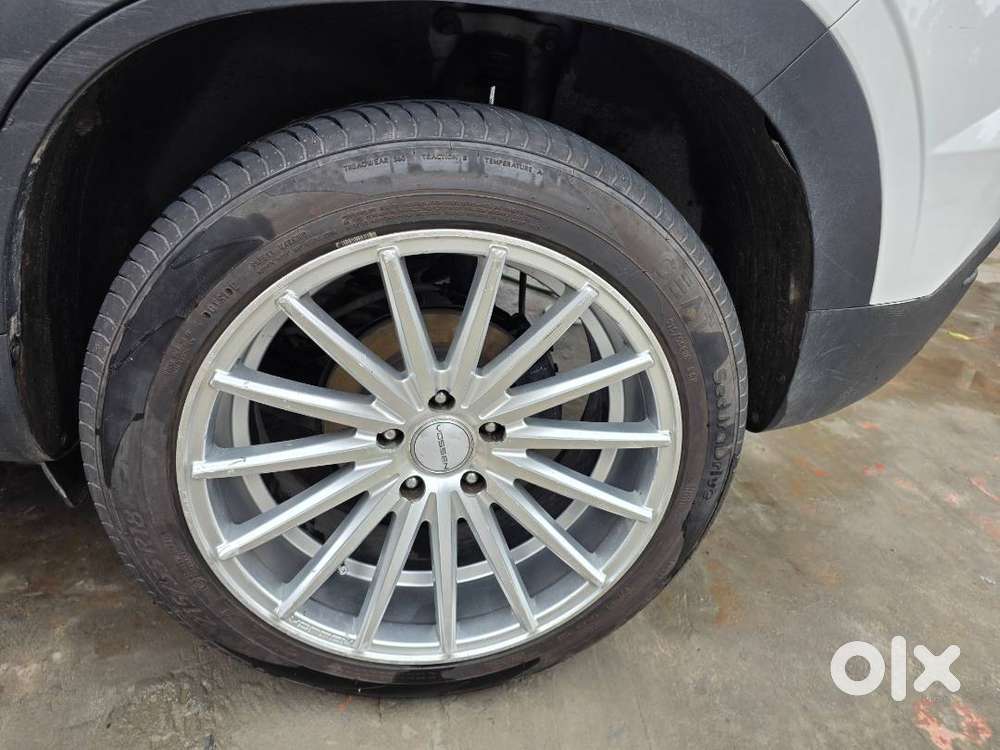 Excellent Condition , Non Accident , 18 Inch Vossen Allows
