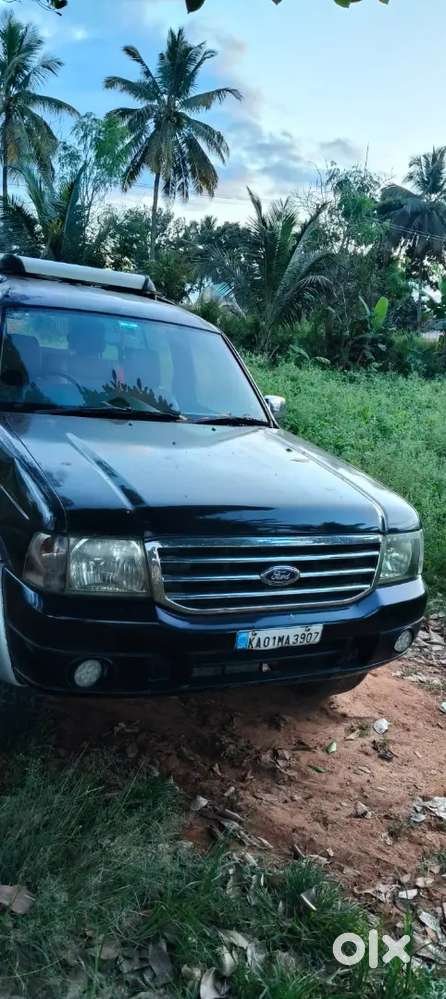 Black Ford Endeavour Car
