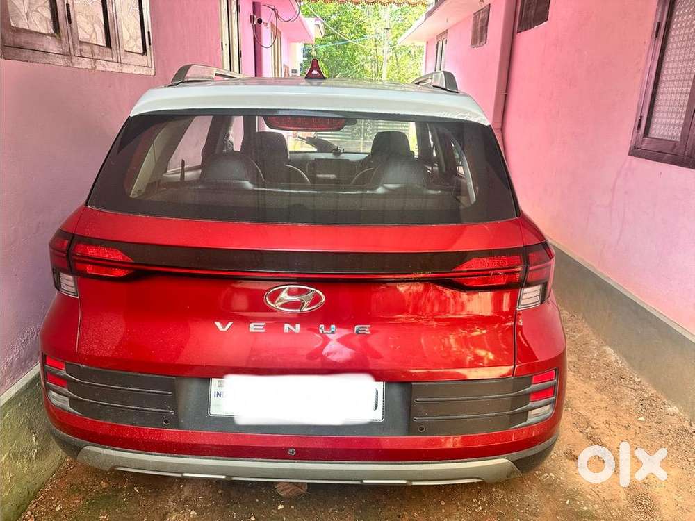 Hyundai Venue Facelift 2022 Petrol 14500 Km Driven