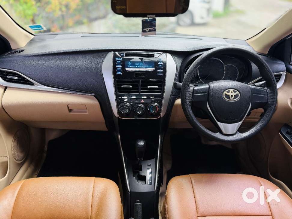 Toyota Yaris J Cvt, 2018, Petrol