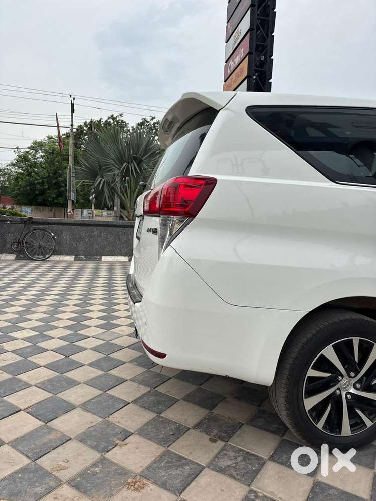 Toyota Innova Crysta 2024