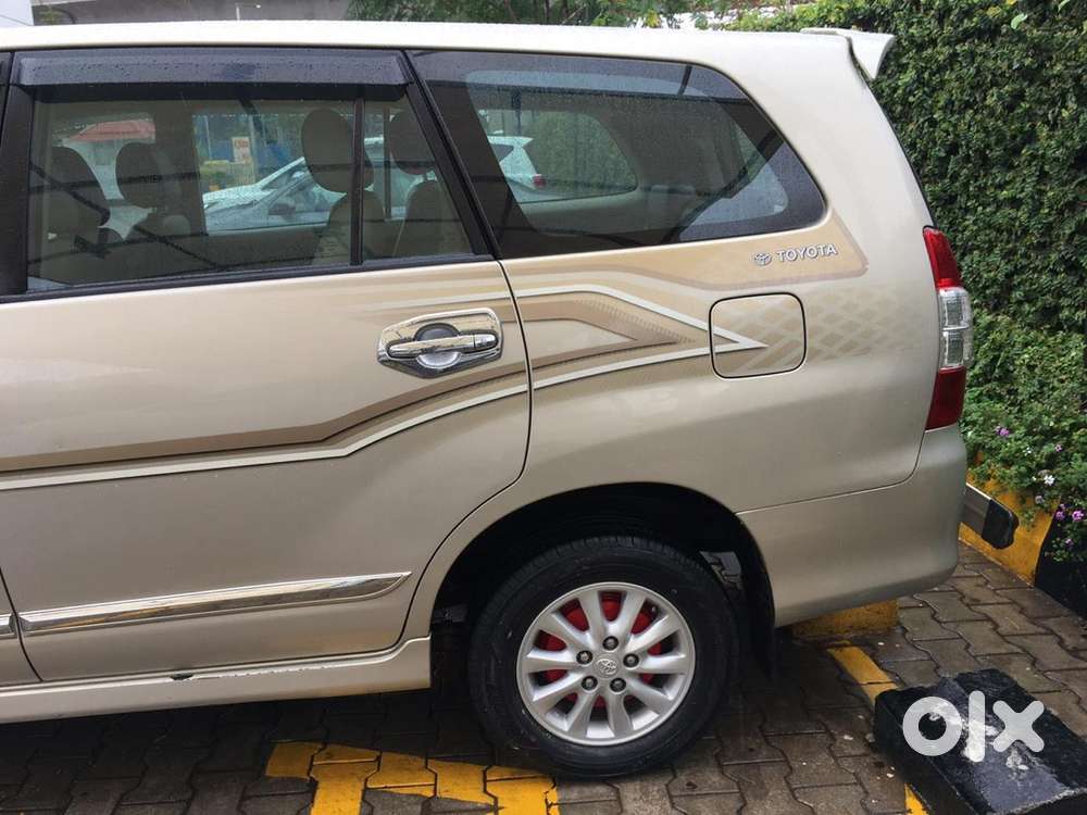 Toyota Innova 2014 Diesel - 7 Seater ( Captian Seats )