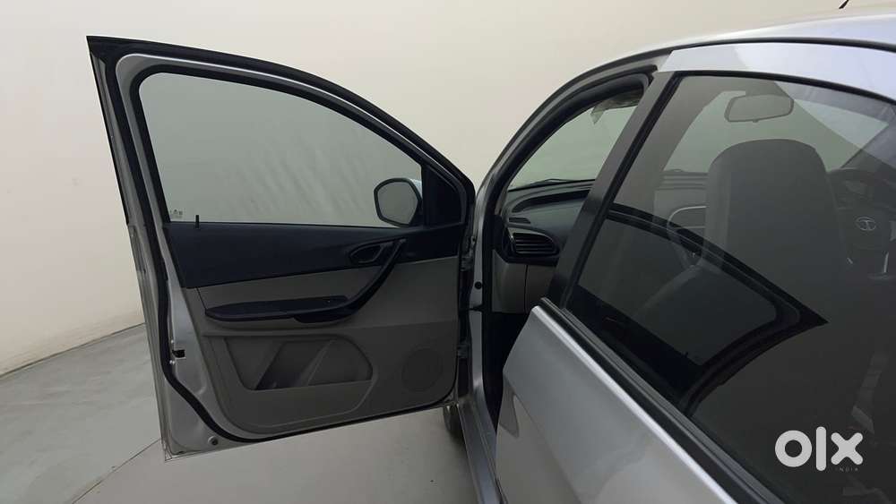 Tata Tiago 1.2 Revotron Xt, 2016, Petrol