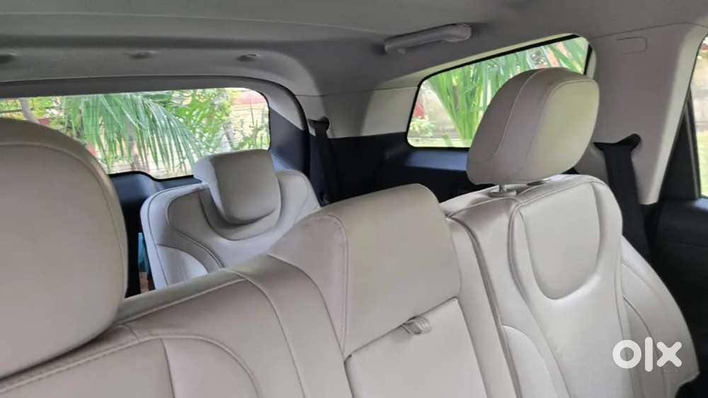 Mahindra Xuv700 2024 Diesel At Well Maintained