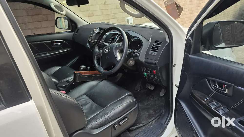 Toyota Fortuner 2015 November 4×4  Automatic Diesel 105000 Km Driven