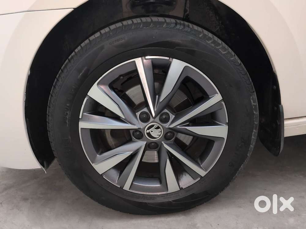Skoda Slavia Style 1.0l Tsi At, 2022, Petrol