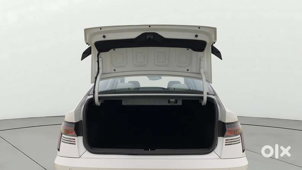 Hyundai Verna 1.5 Sx (o) Ivt, 2024, Petrol