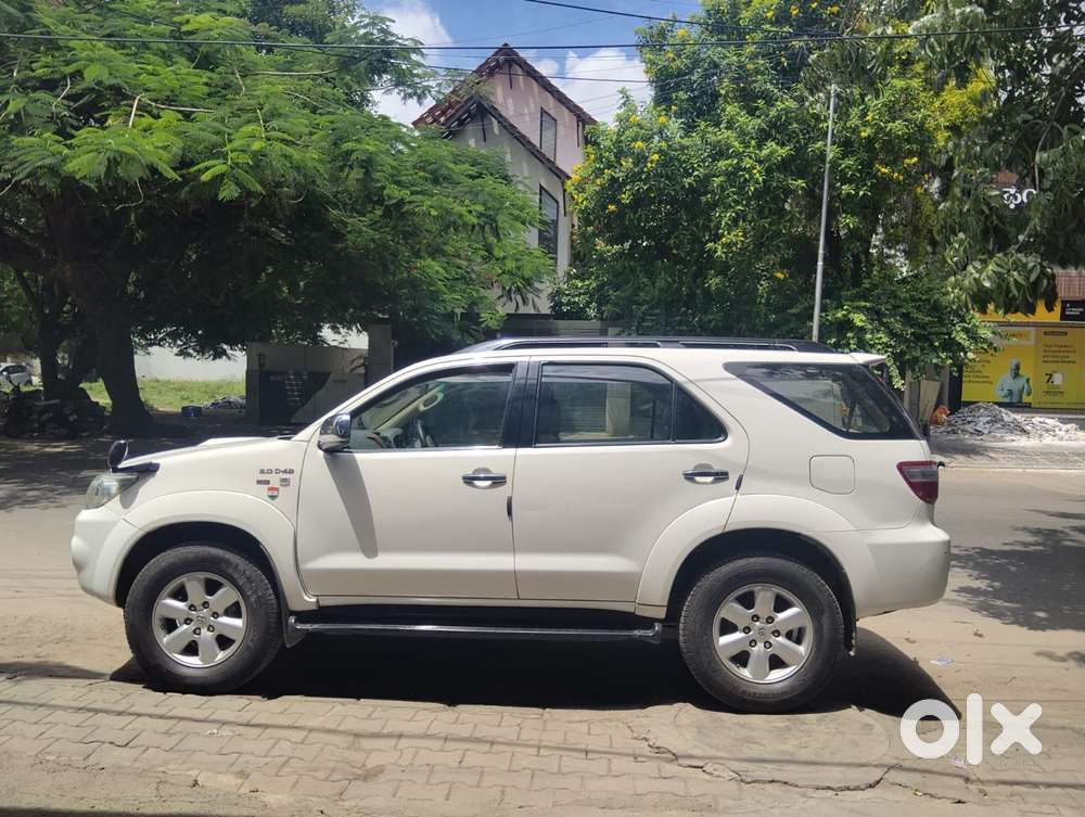 Toyota Fortuner 4x4 Manual Limited Edition, 2011, Diesel