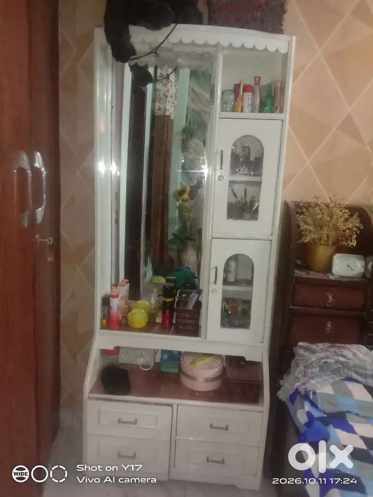 Dressing table
