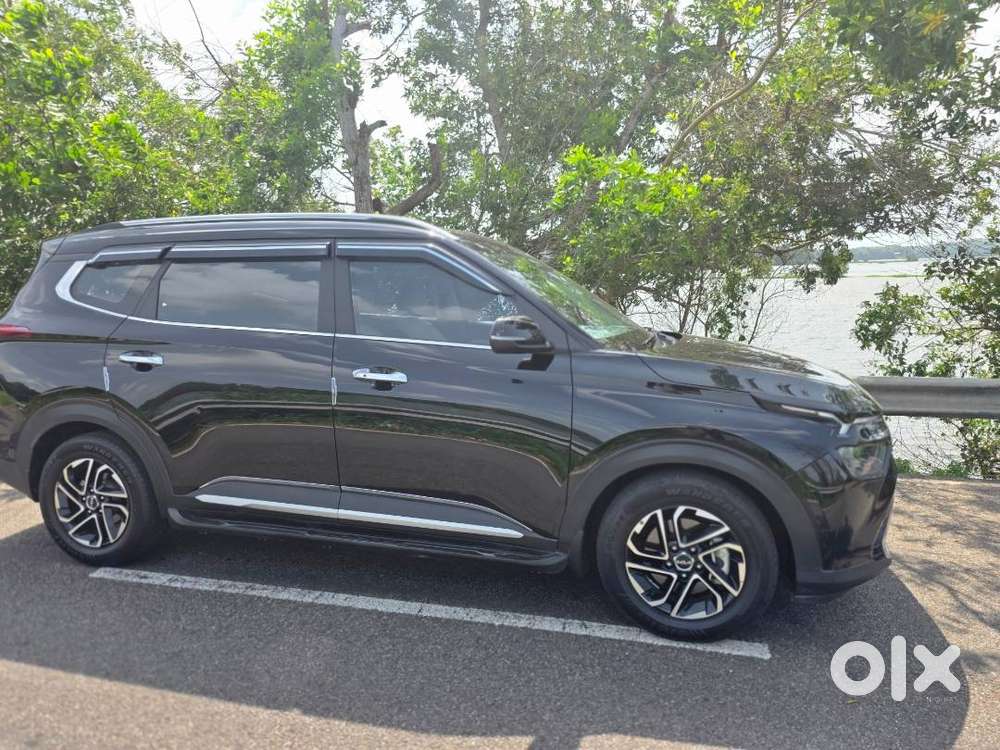 Kia Carens 2025 Petrol Well Maintained