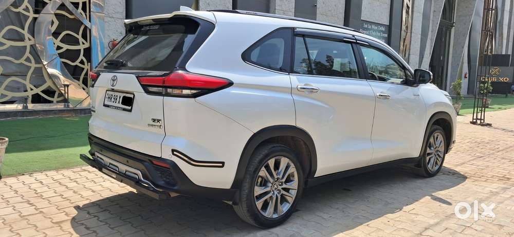 Toyota Innova Hycross 2.0 Zx (o) Hybrid 7 Str, 2025, Petrol