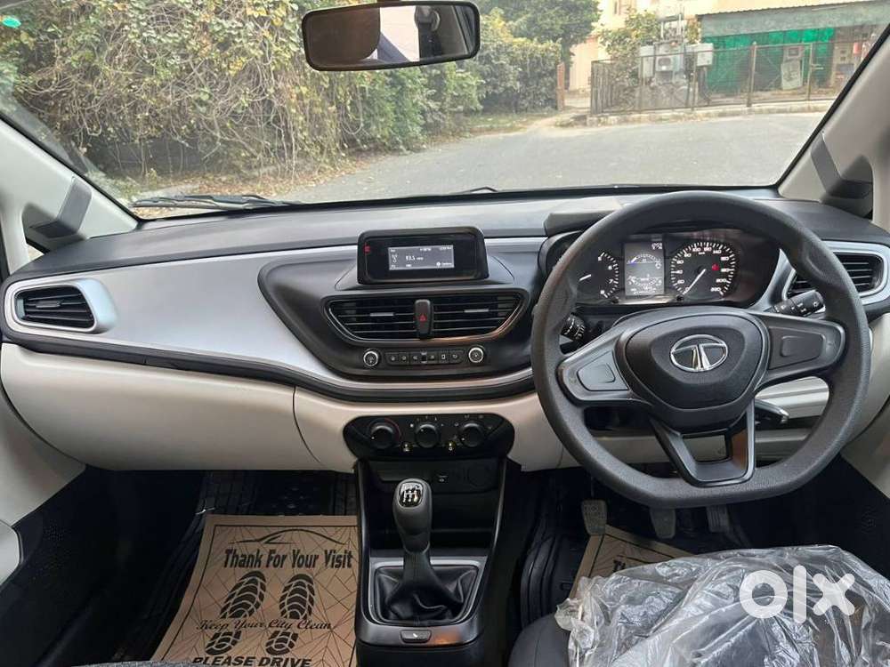 Tata Altroz 1.2 Xe, 2021, Petrol