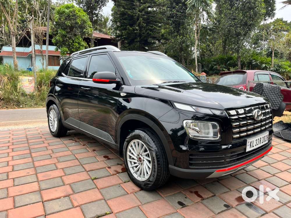 Hyundai Venue 2024 Petrol 37000 Km Driven