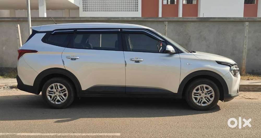 Kia Carens 1.5 Premium 7 Str, 2023, Petrol