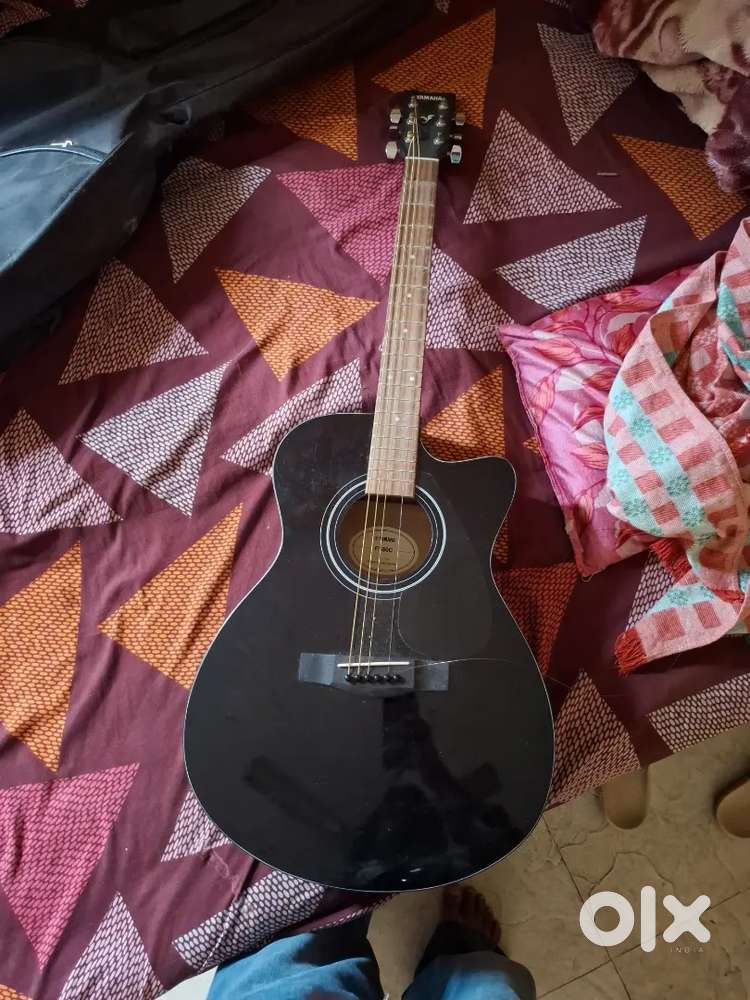 Selling my Yamaha fs80c guitar