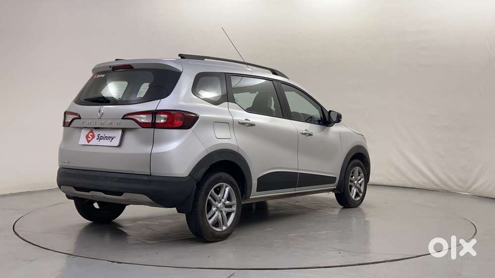 Renault Triber Rxz, 2023, Petrol