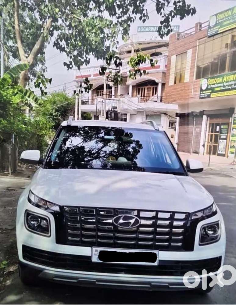 Hyundai Venue 2022 Petrol 65000 Km Driven