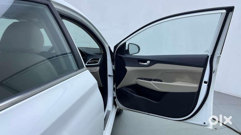 Hyundai Verna 1.5 Sx Ivt, 2022, Petrol