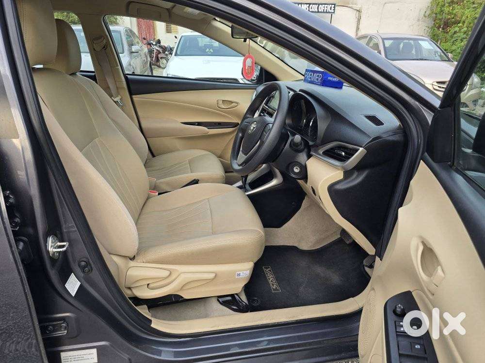 Toyota Yaris J Cvt, 2019, Petrol