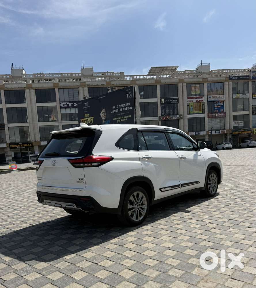Toyota Innova Hycross 2.0 Zx (o) Hybrid 7 Str, 2024, Cng & Hybrids