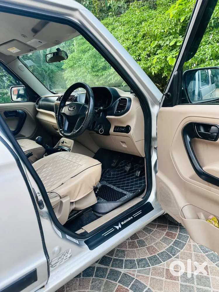 Mahindra Tuv 300 2018