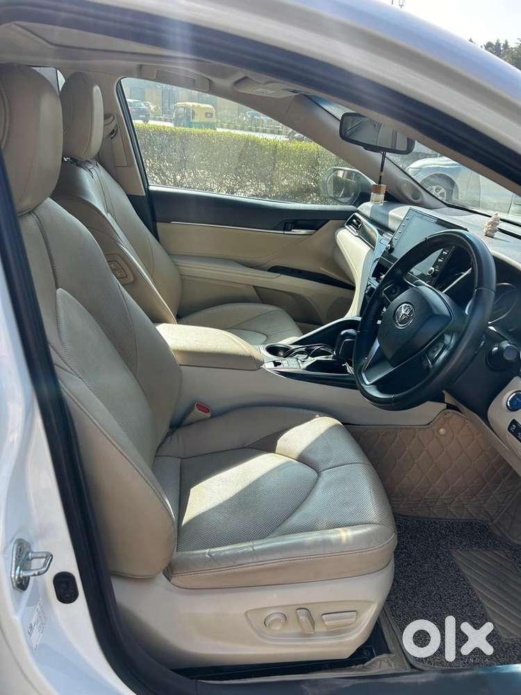 Toyota Camry Hybrid , 37000 Kms Driven Only