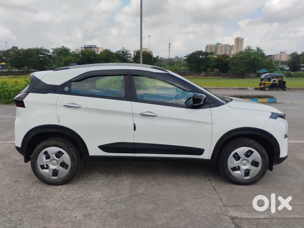 Tata Nexon Pure (s) 1.2 Petrol 6amt, 2024, Petrol