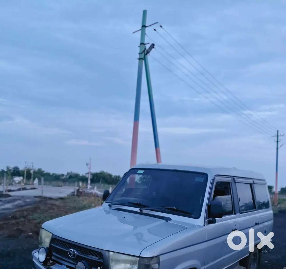 Toyota Qualis.
