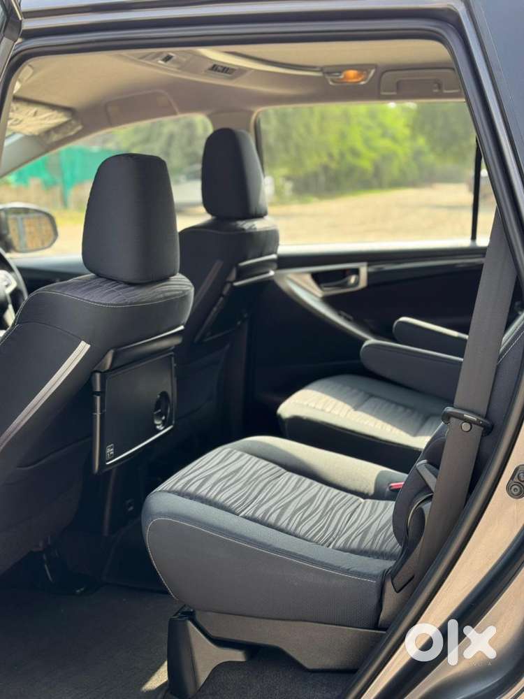 Toyota Innova Crysta 2.4 V, 2016, Petrol