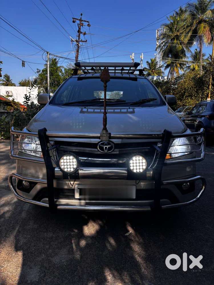 Toyota Innova 2.5 Gx (diesel) 8 Seater Bs Iv, 2015, Diesel