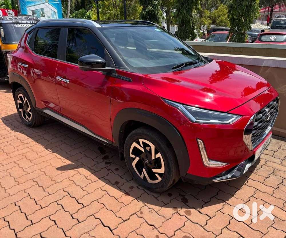 Nissan Magnite 2021 (red & Black)- 40000kmm