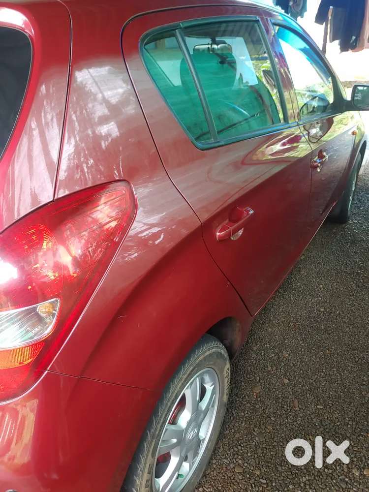 Hyundai I20 Asta 0 With Sunroof 2009