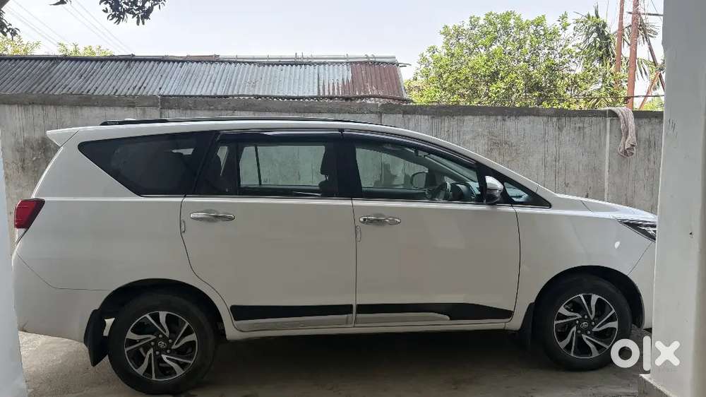 Toyota Innova Crysta 2.4v 2023