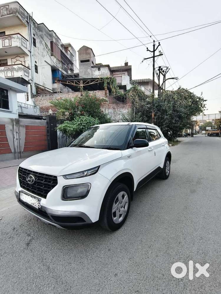 Hyundai Venue E, 2021, Petrol