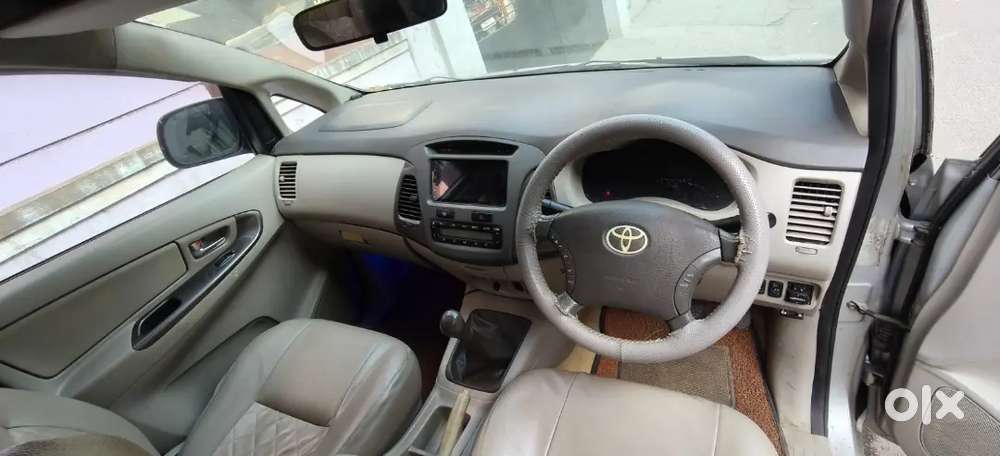 Toyota Innova 2.5 V 2011 Silver Grey