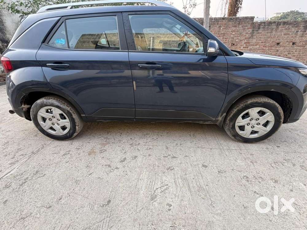 Hyundai Venue 2022 Petrol 39500 Km Driven