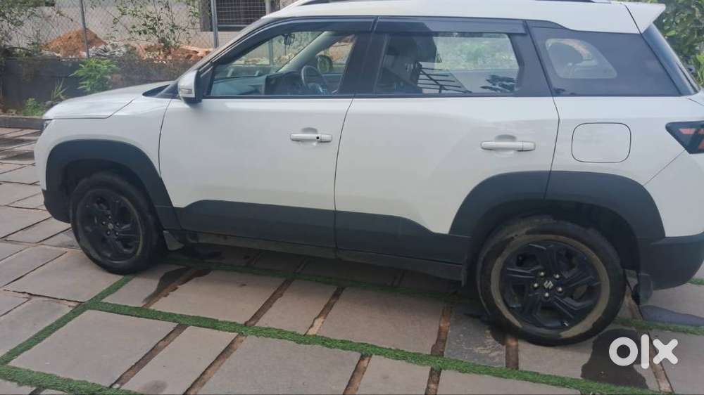 Well Maintained Low Km Driven Good Condition Breeza Automatice