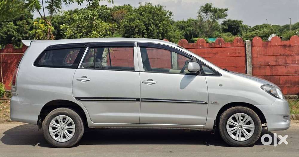Toyota Innova 2.5 G (diesel) 8 Seater, 2010, Diesel