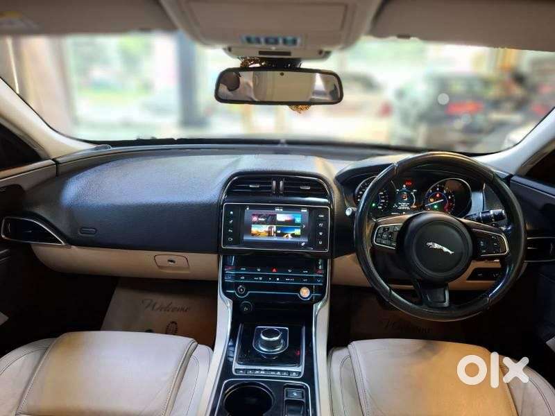 Jaguar Xe Prestige, 2016, Petrol