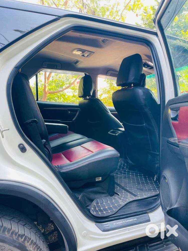 Toyota Fortuner Legender